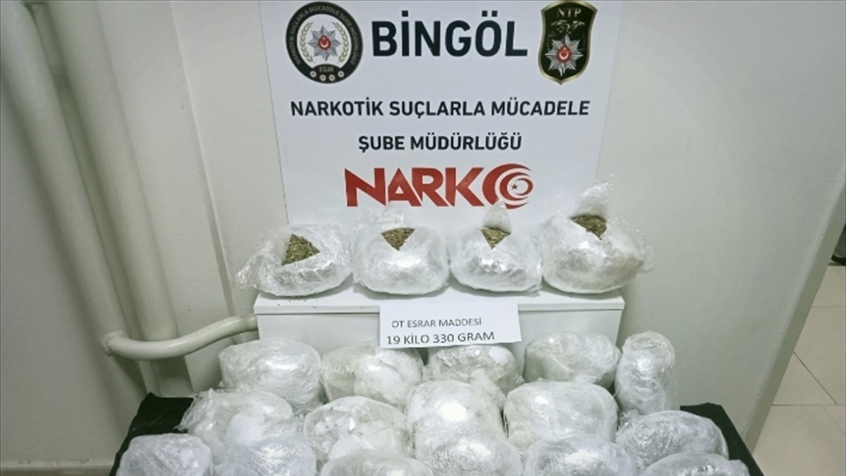 Bingöl'de aracında esrar bulunan şüpheli tutuklandı