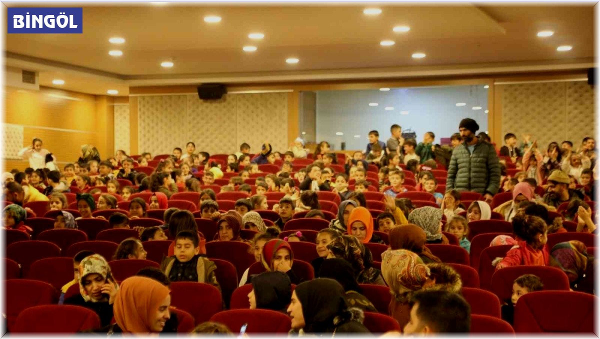 Bingöl'de bin 300 öğrenciye giyim yardımı