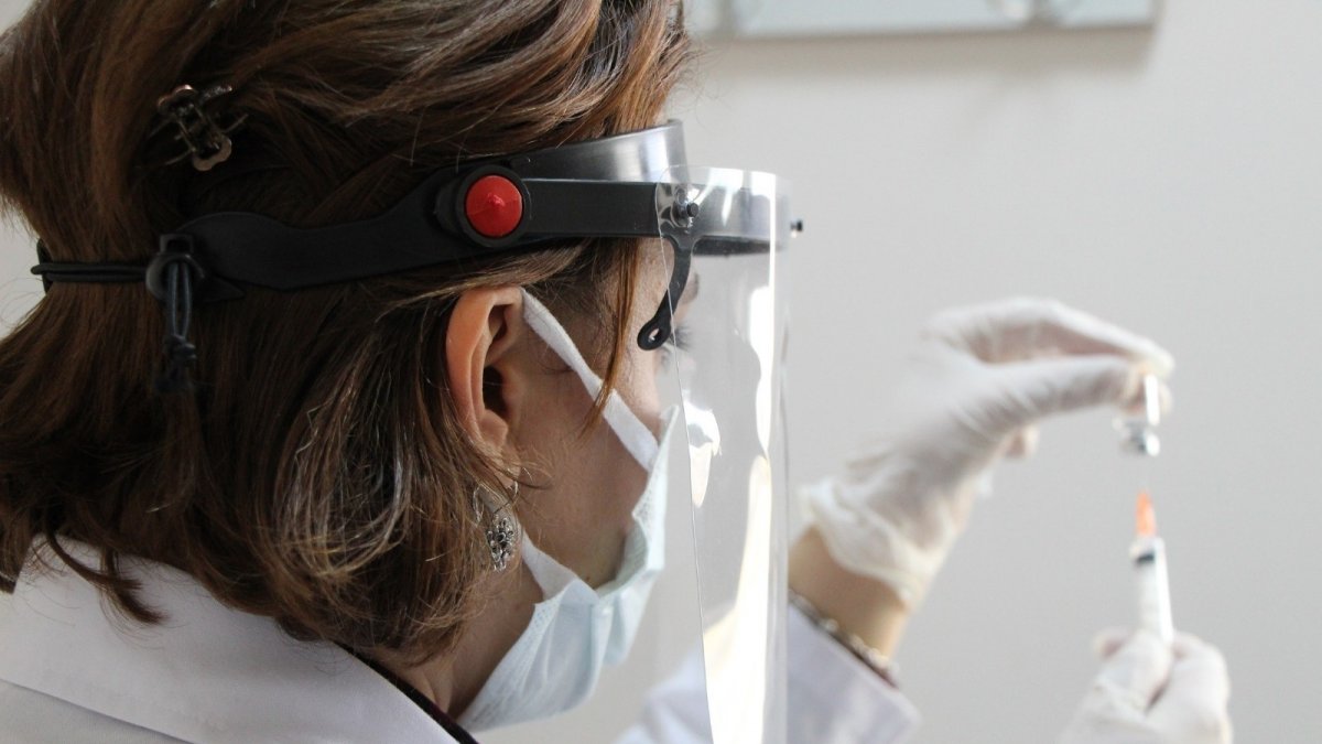 Bingöl'de Covid-19 ile mücadele, sırası gelenlerin aşılaması sürüyor