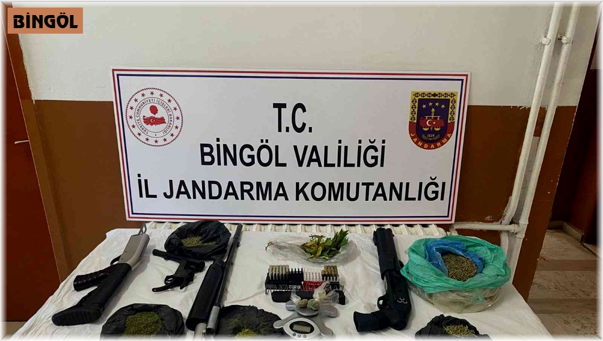 Bingöl'de düzenlenen operasyonda silahlar ve uyuşturucu ele geçirildi: 2 gözaltı