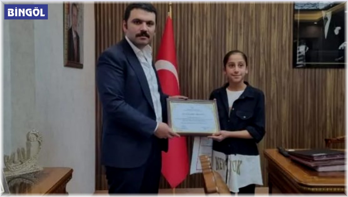 Bingöl'de en çok kitap okuyan öğrencilere ödül verildi
