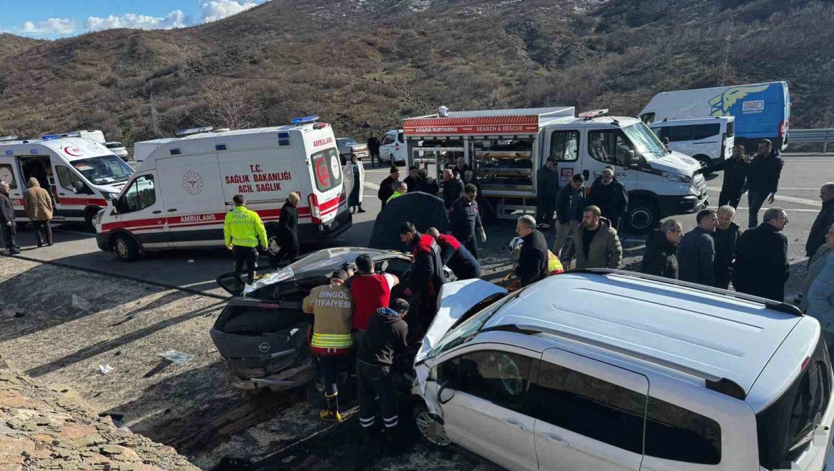 Bingöl'de feci kaza: 2 ölü, 3 yaralı