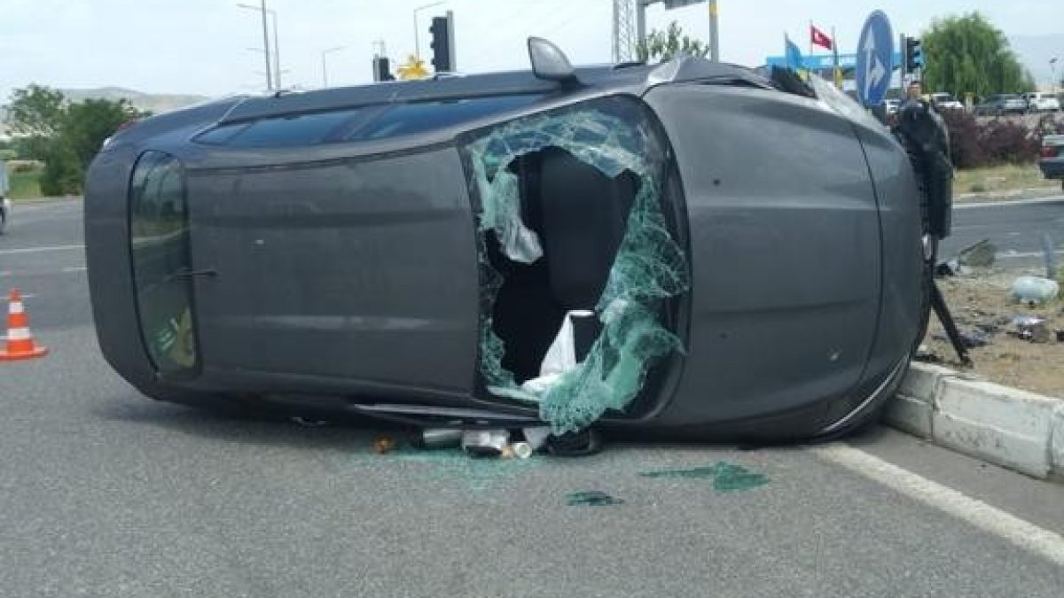 Bingöl'de havalimanı kavşağında kaza: 5 yaralı