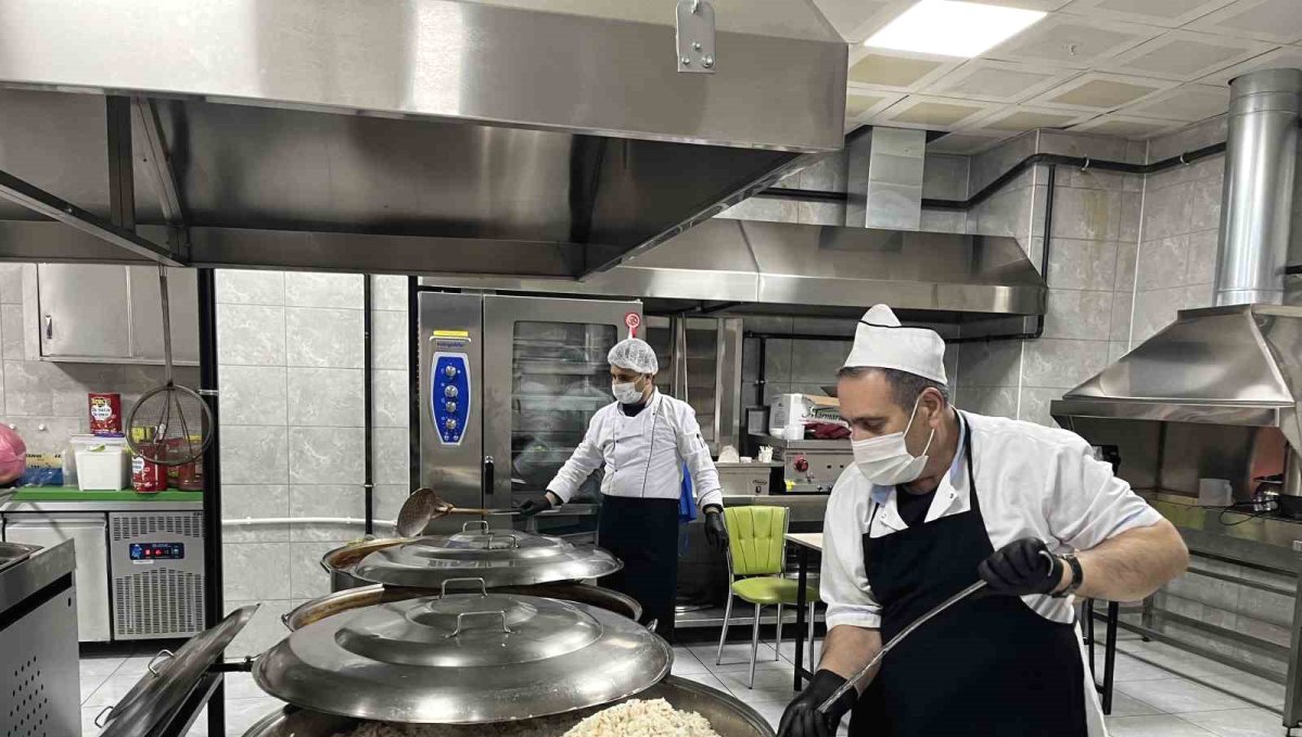 Bingöl'de her gün 2 bin 500 kişilik iftar yemeği