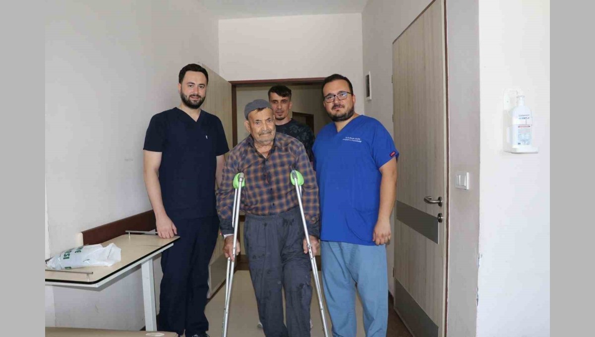 Bingöl'de iki aşamalı diz protezi revizyon ameliyatı gerçekleştirildi