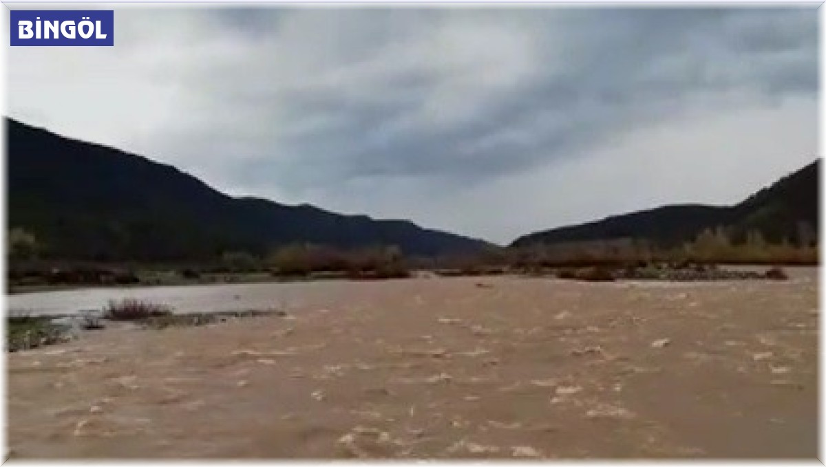 Bingöl'de iki gündür devam eden sağanak dereleri coşturdu