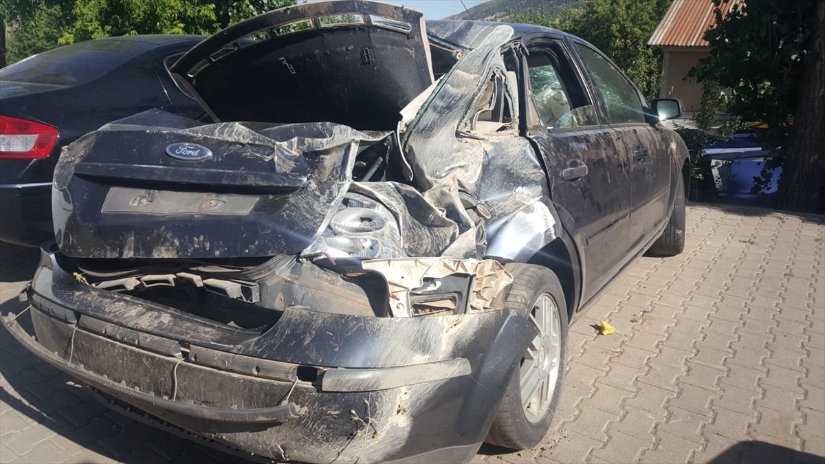 Bingöl'de ineğe çarpan otomobildeki 7 kişi yaralandı