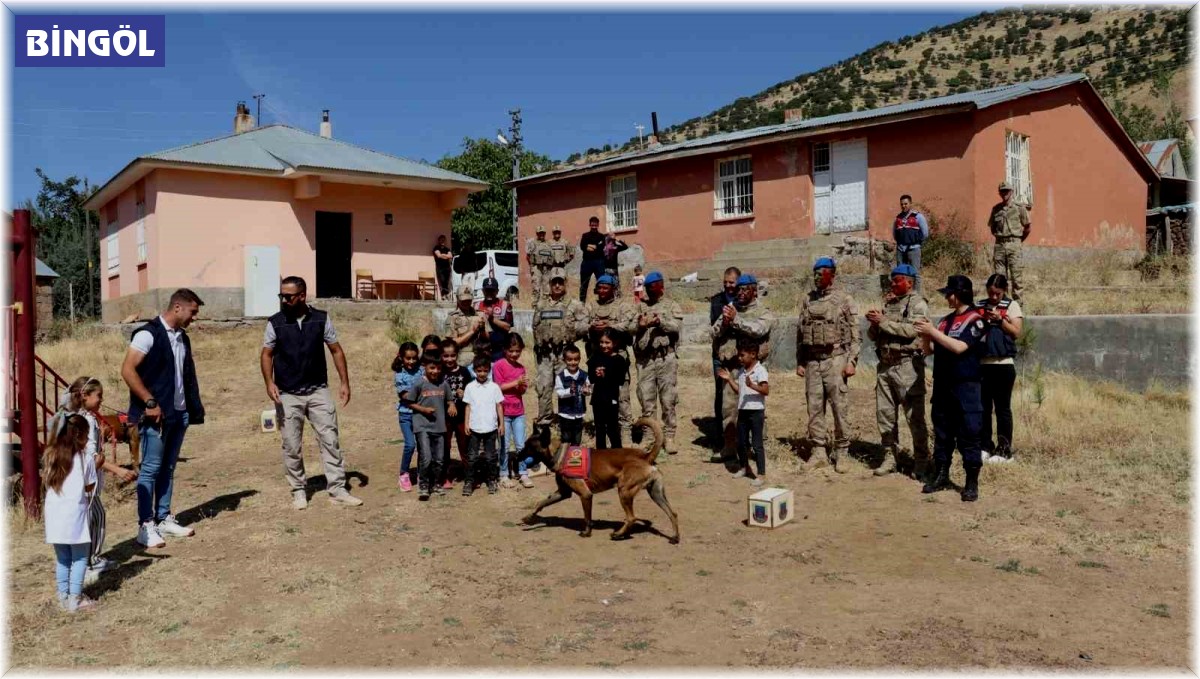 Bingöl'de jandarma ekipleri, öğrencilerle bir araya geldi