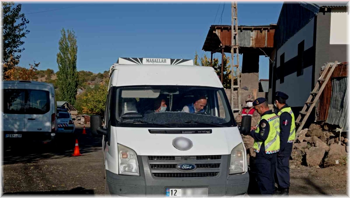 Bingöl'de jandarma ekipleri okul servislerini denetledi