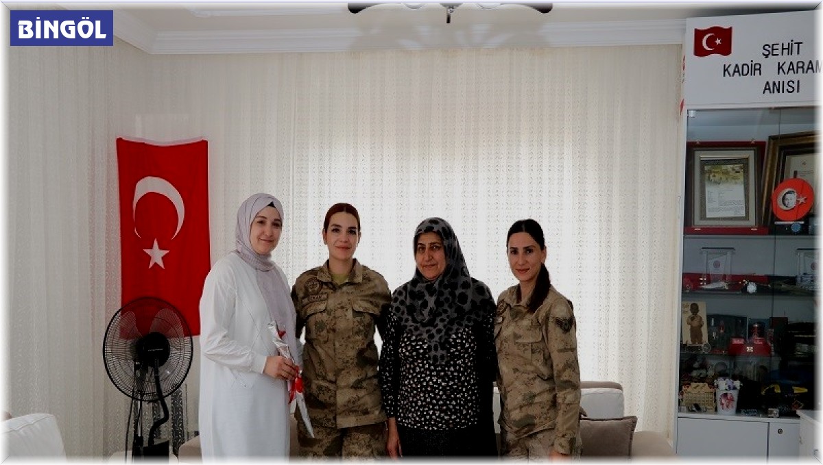 Bingöl'de jandarma, şehit eşlerini unutmadı