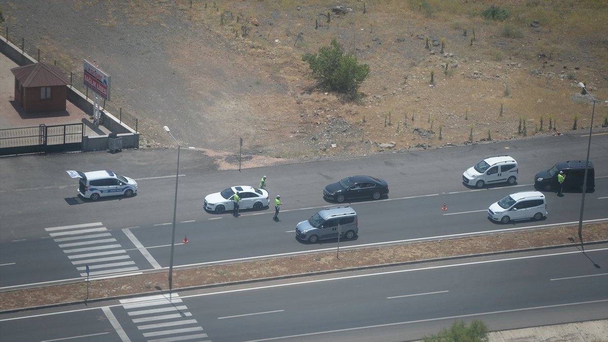 Bingöl'de jandarma ve polisten helikopterli trafik denetimi