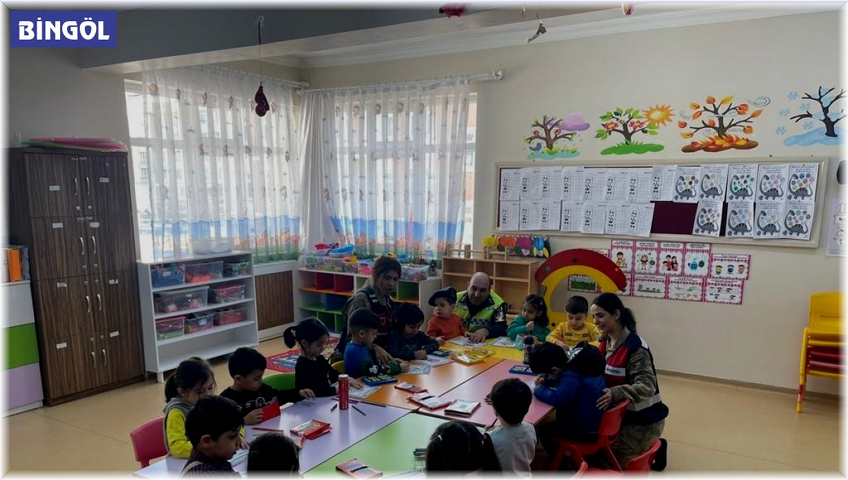 Bingöl'de jandarmadan öğrencilere meslek tanıtımı etkinliği