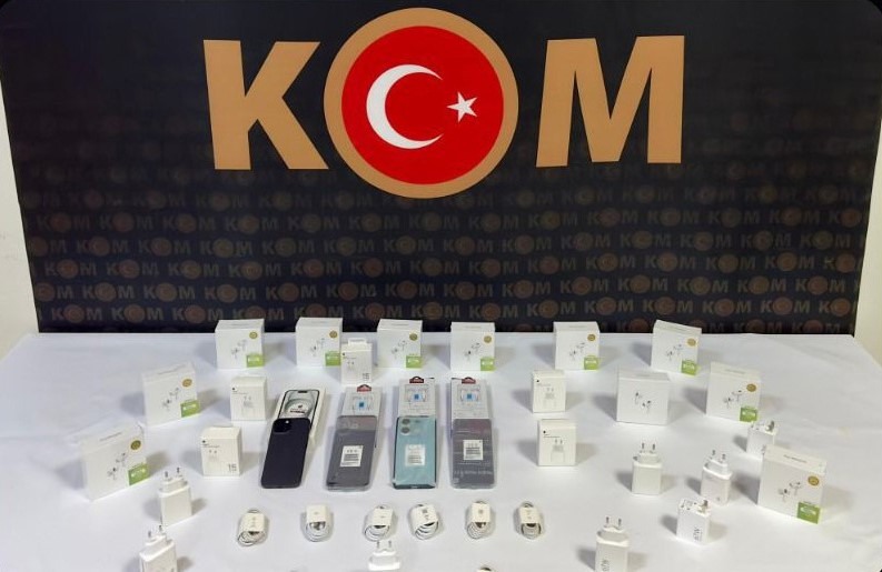 Bingöl'de kaçak telefonlar ve aksesuarları ele geçirildi