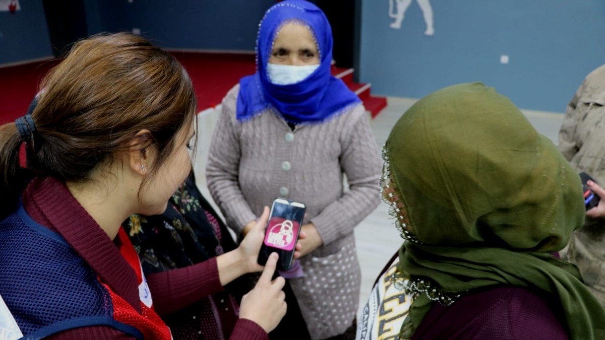 Bingöl'de kadınlara KADES uygulaması tanıtıldı