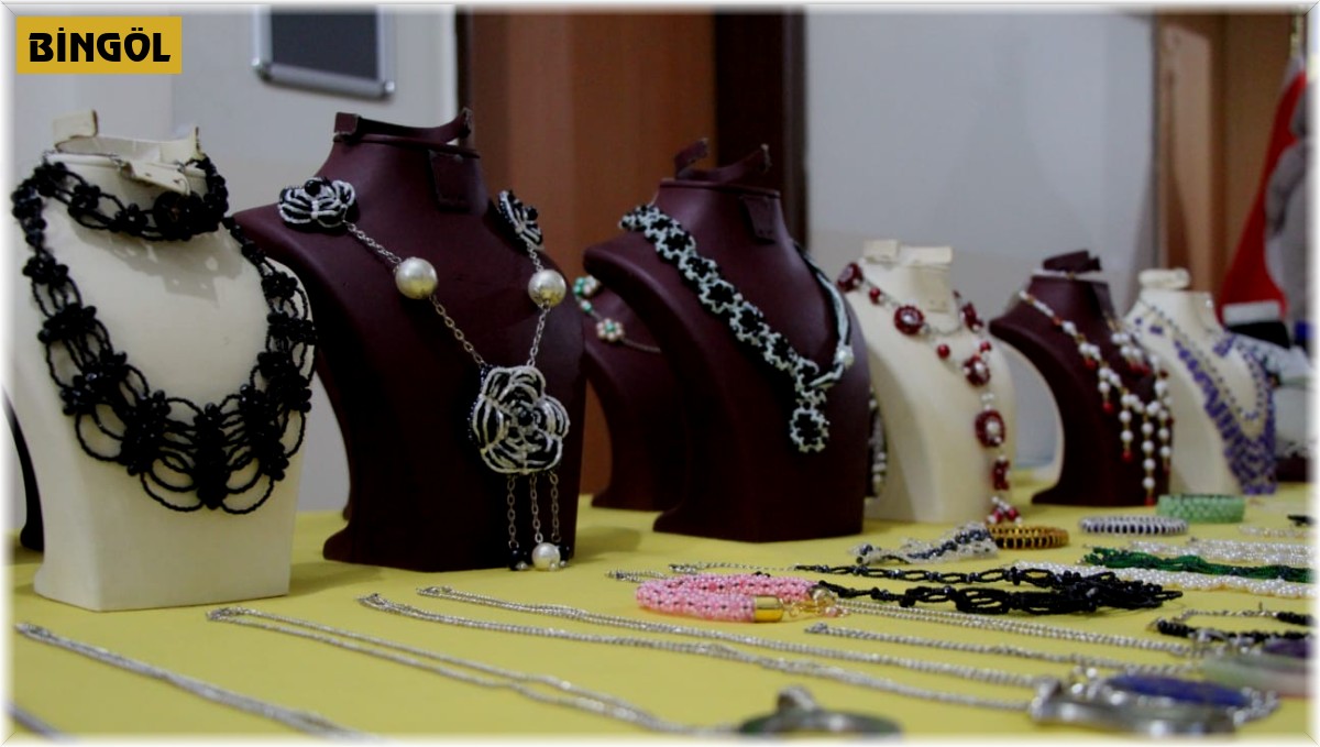 Bingöl'de kadınların el emeği ürünleri sergilendi