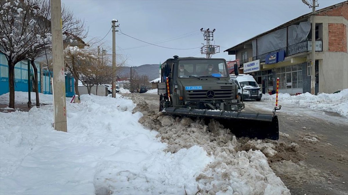 Bingöl'de kar ve tipi nedeniyle 281 yerleşim yerine ulaşım sağlanamıyor