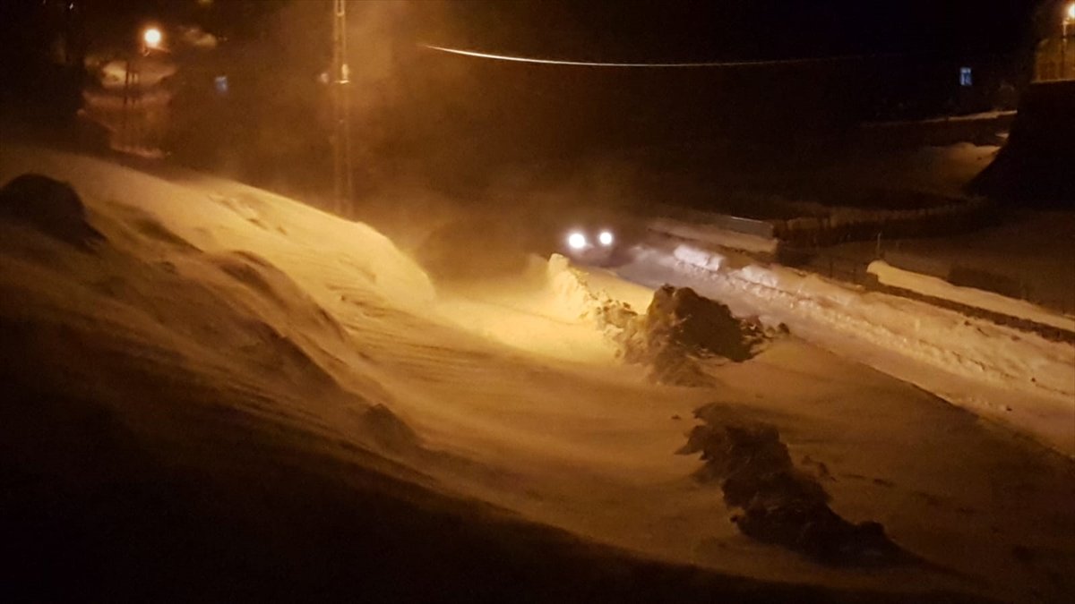 Bingöl'de kar ve tipi nedeniyle bazı köy yolları ulaşıma kapandı