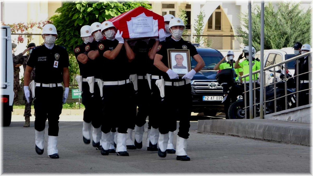 Bingöl'de kaza sonucu hayatını kaybeden polis, memleketine uğurlandı