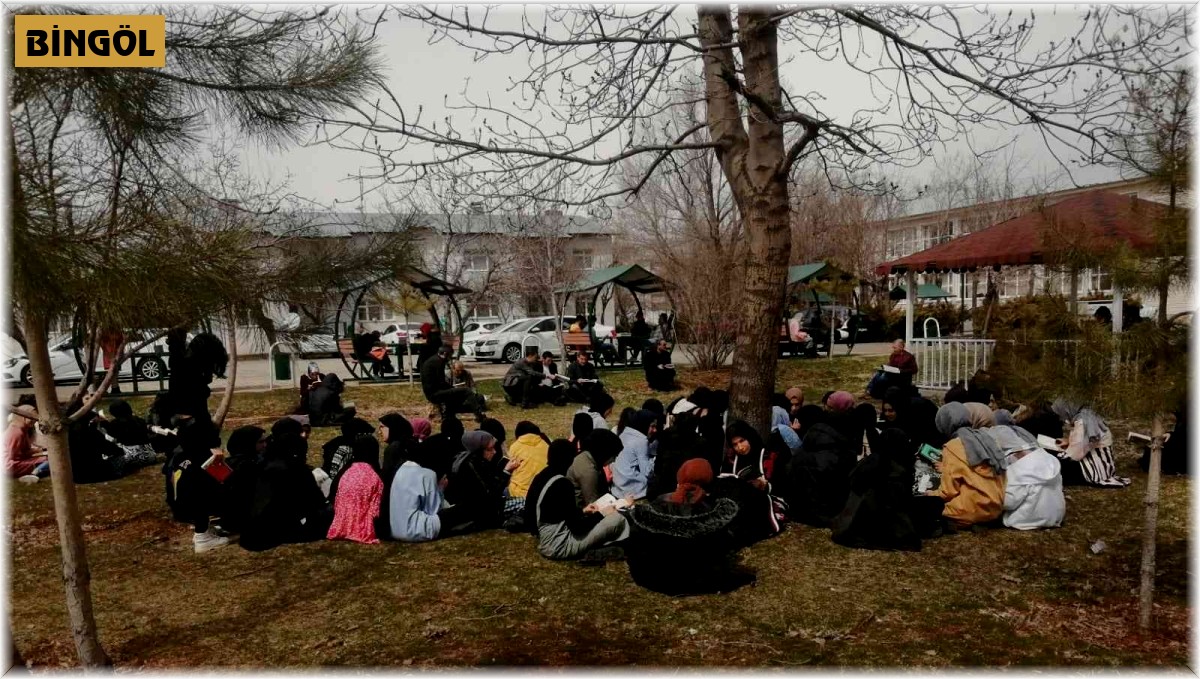 Bingöl'de kitap okuma saati düzenlendi