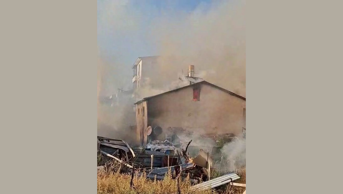 Bingöl'de korkutan çatı yangını