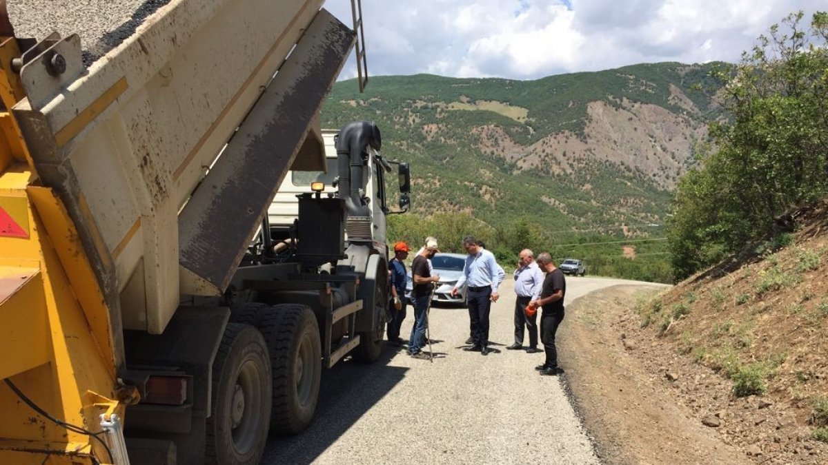 Bingöl'de köy yollarında asfalt çalışmaları başladı