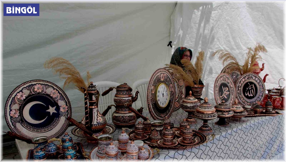 Bingöl'de kursiyerler yıl boyunca hazırladıkları ürünleri sergiledi