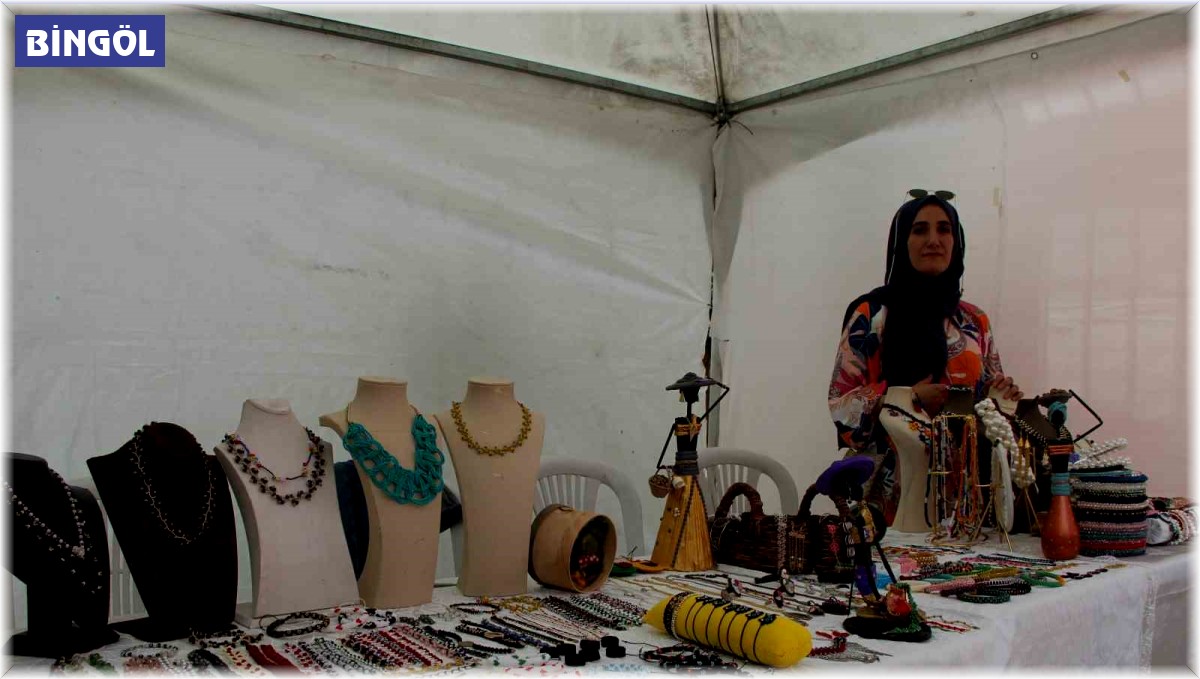 Bingöl'de kursiyerlerin el emekleri görücüye çıktı