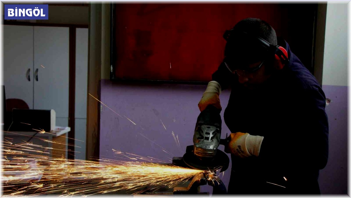 Bingöl'de meslek liseleri fabrika gibi çalışıyor: 2022 yılında 9,5 milyon lira ciro yaptılar