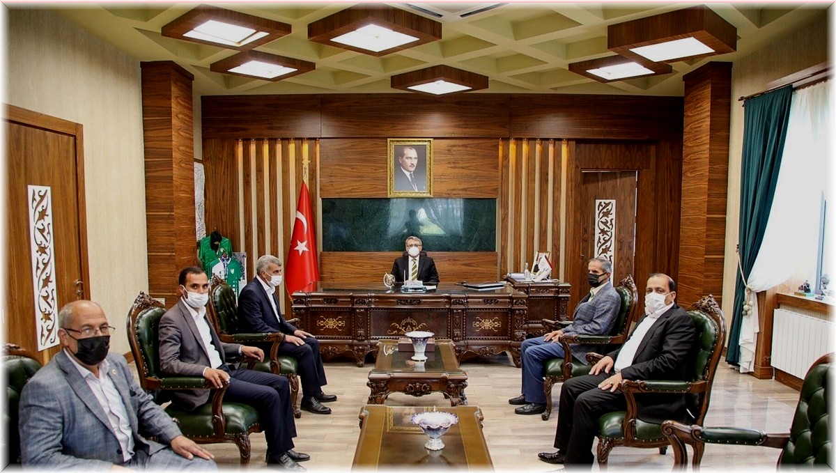 Bingöl'de muhtarlar Vali Ekinci ile bir araya geldi