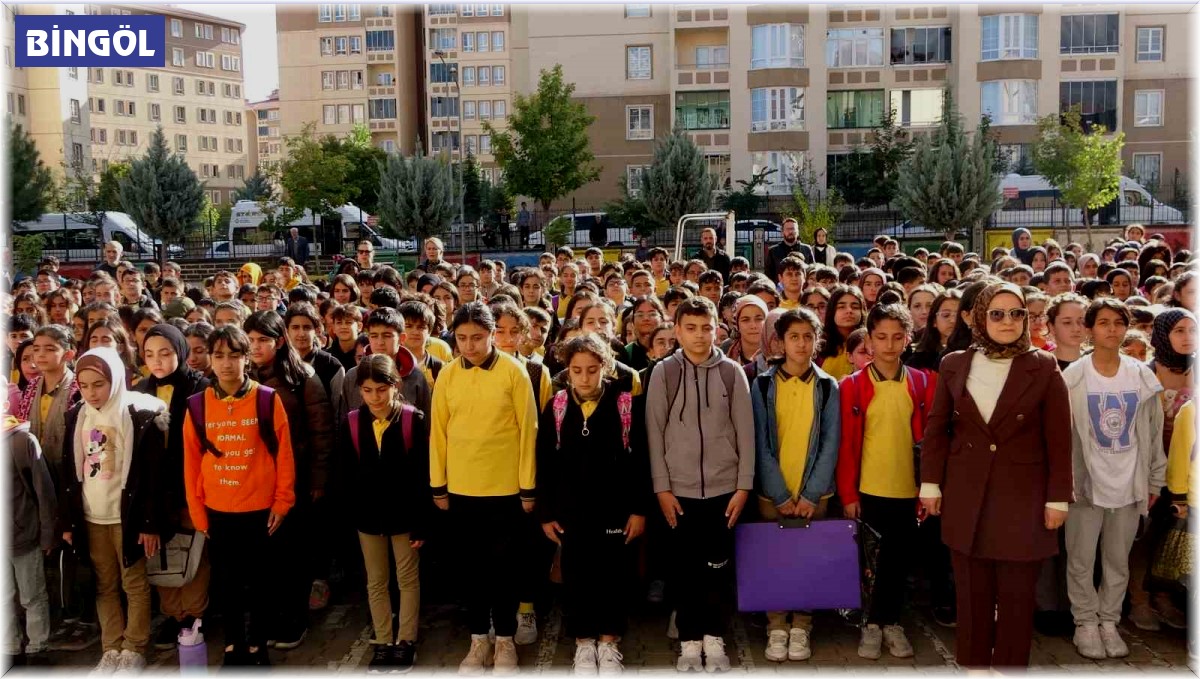 Bingöl'de öğrenciler, Filistin'deki çocuklar için saygı duruşunda bulundu