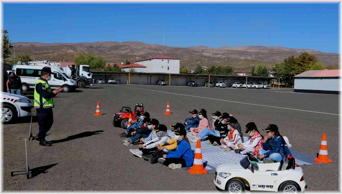 Bingöl'de öğrencilere trafik eğitimi verildi