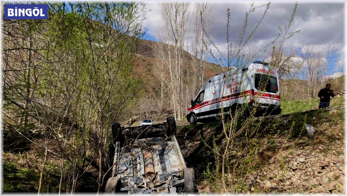 Bingöl'de otomobil şarampole devrildi: 4 yaralı