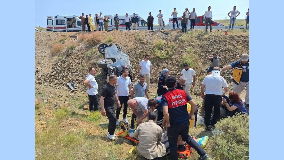 Bingöl'de otomobil şarampole devrildi: 4 yaralı