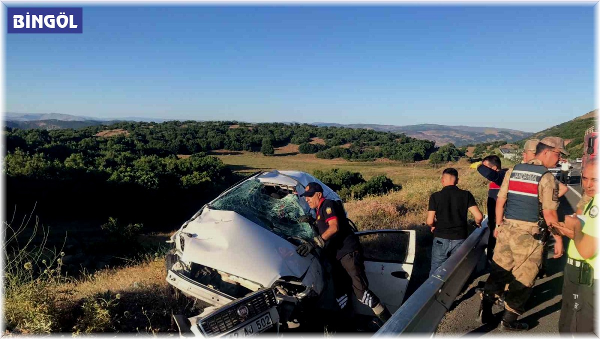 Bingöl'de otomobil takla attı: 1 ölü, 2 yaralı
