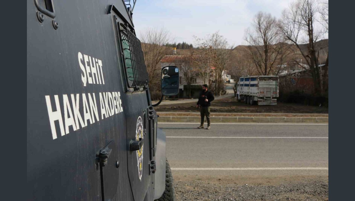 Bingöl'de polis ekiplerinden şok uygulaması