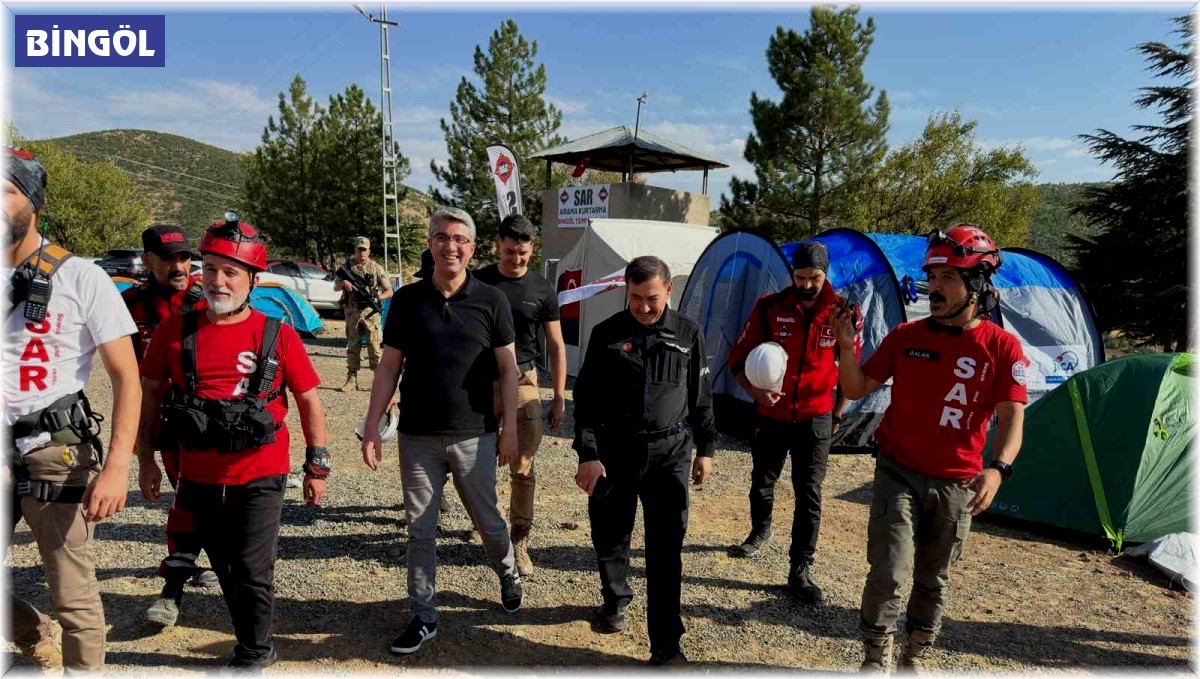 Bingöl'de SAR ekibi, gönüllülere kamplı eğitim verdi