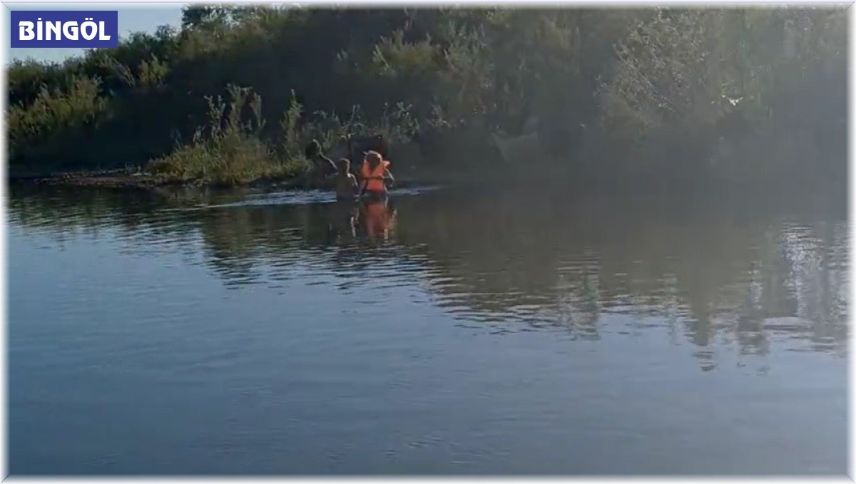 Bingöl'de suların yükselmesiyle mahsur kalan vatandaş kurtarıldı
