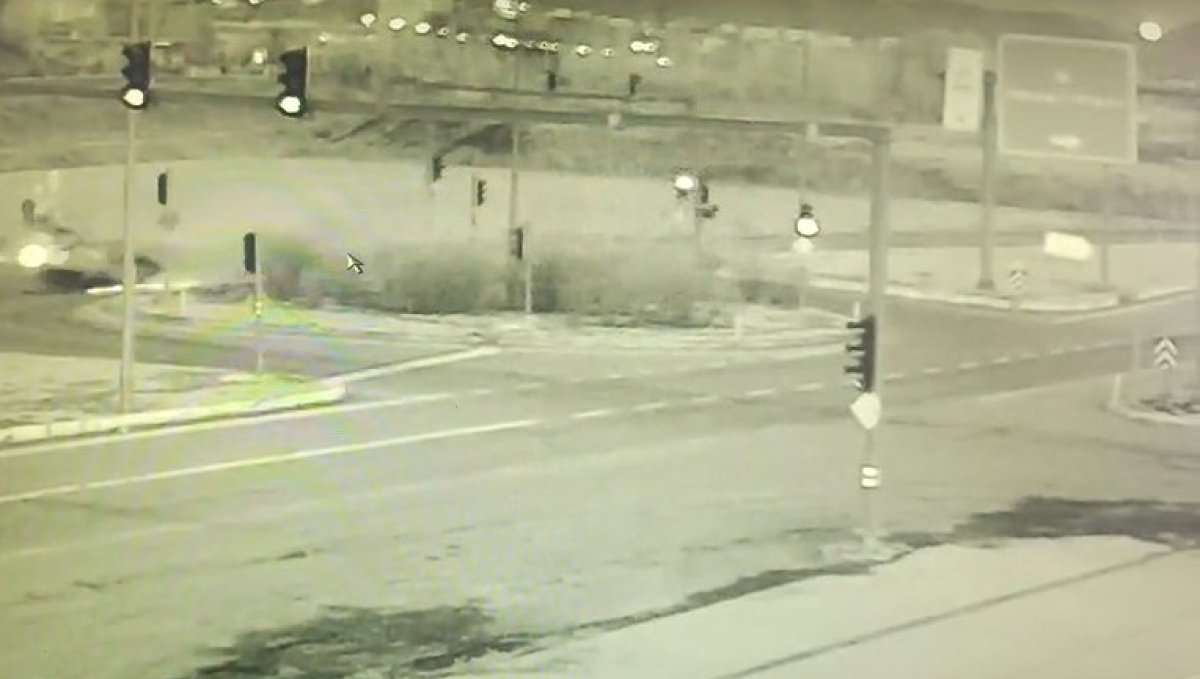 Bingöl'de taklalar atan aracın ters döndüğü kaza kameralara yansıdı