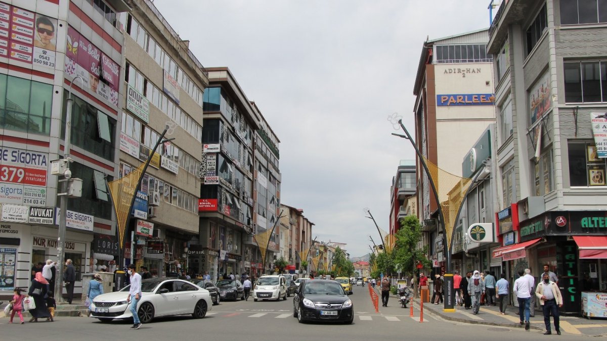 Bingöl'de tam kapanma sonrası yoğunluk, en çok berberler doldu