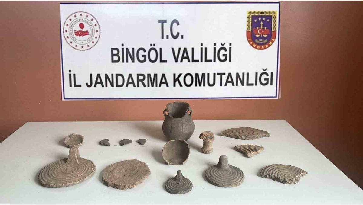 Bingöl'de tarihi eser niteliğinde çömlek parçaları ele geçirildi