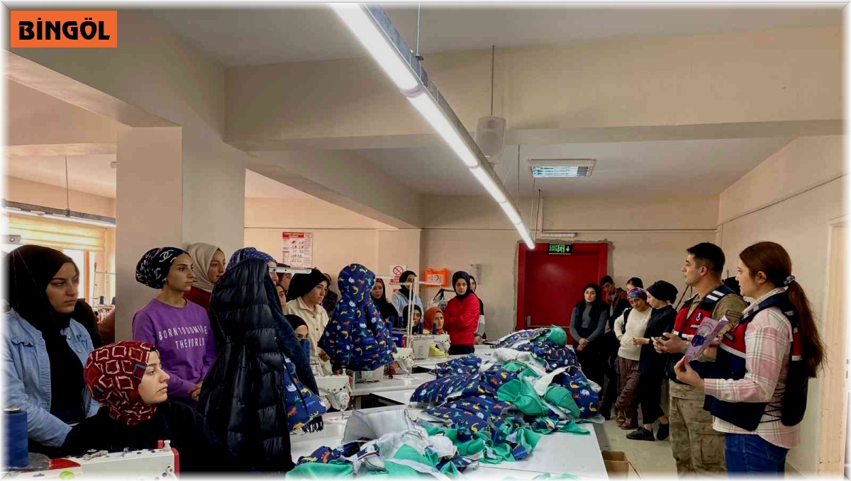 Bingöl'de tekstil çalışanlarına KADES tanıtıldı
