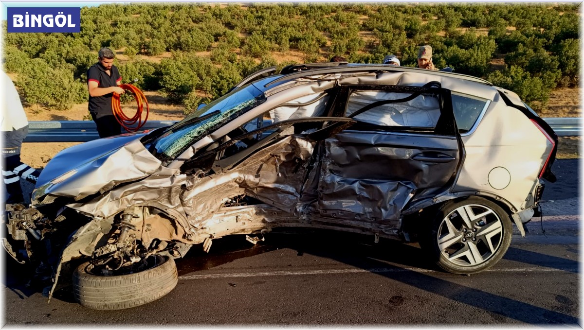 Bingöl'de trafik kazası: 1 ölü, 2 yaralı