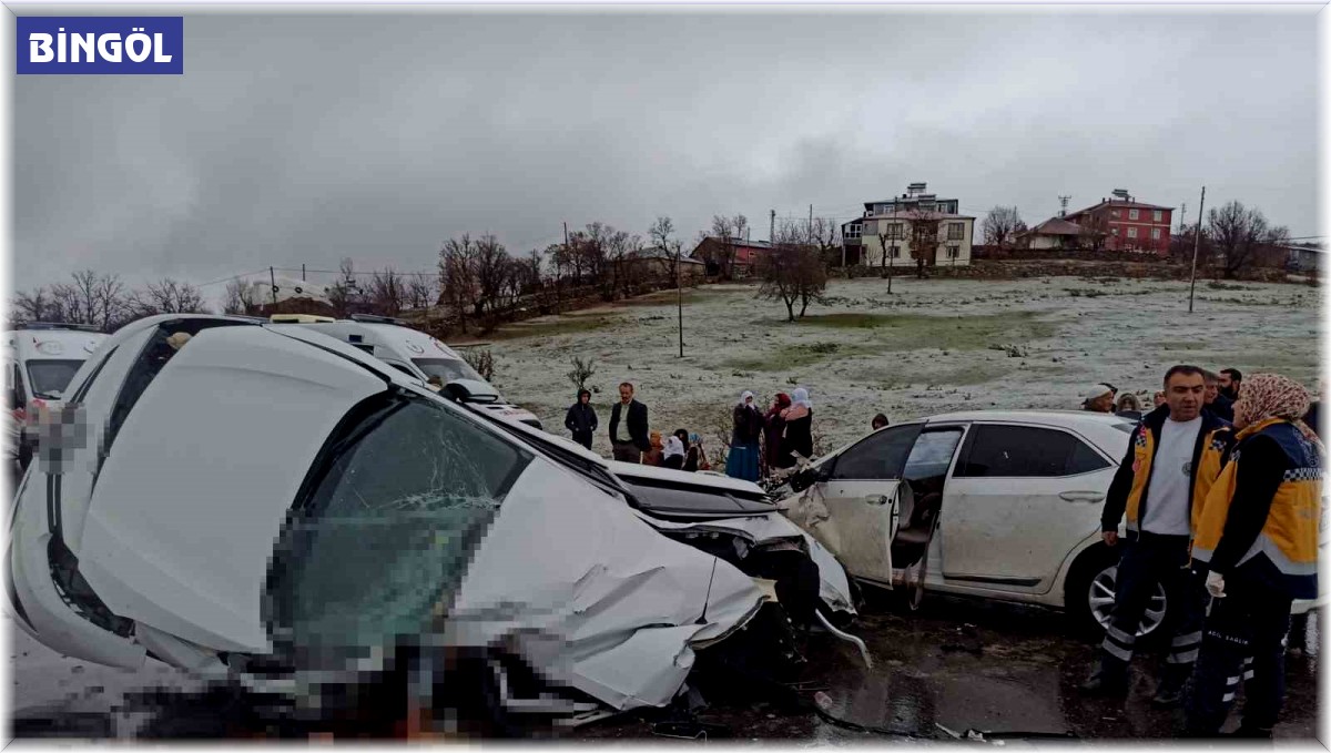 Bingöl'de trafik kazası: 1 ölü, 4 yaralı