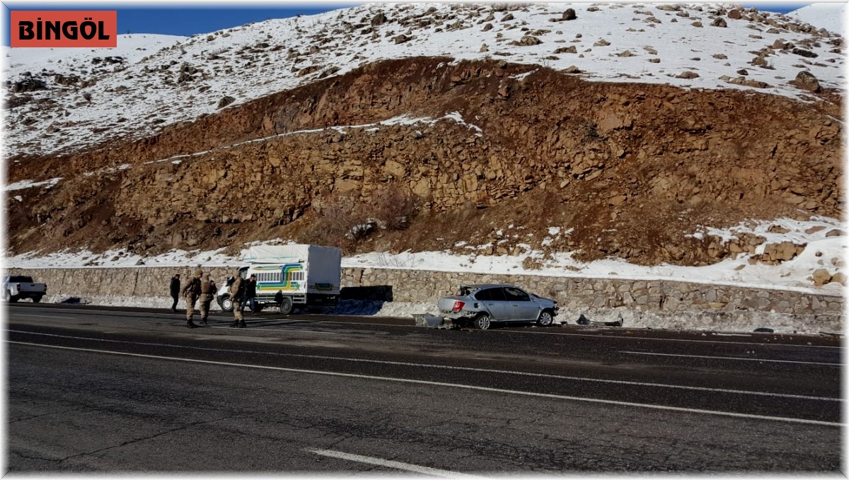 Bingöl'de trafik kazası: 3 yaralı