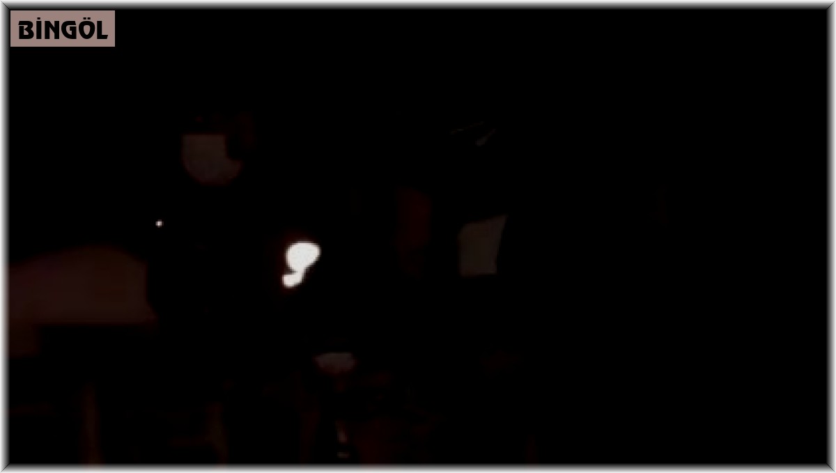 Bingöl'de UMKE, 7 yaşındaki çocuk için karlı yolları aştı