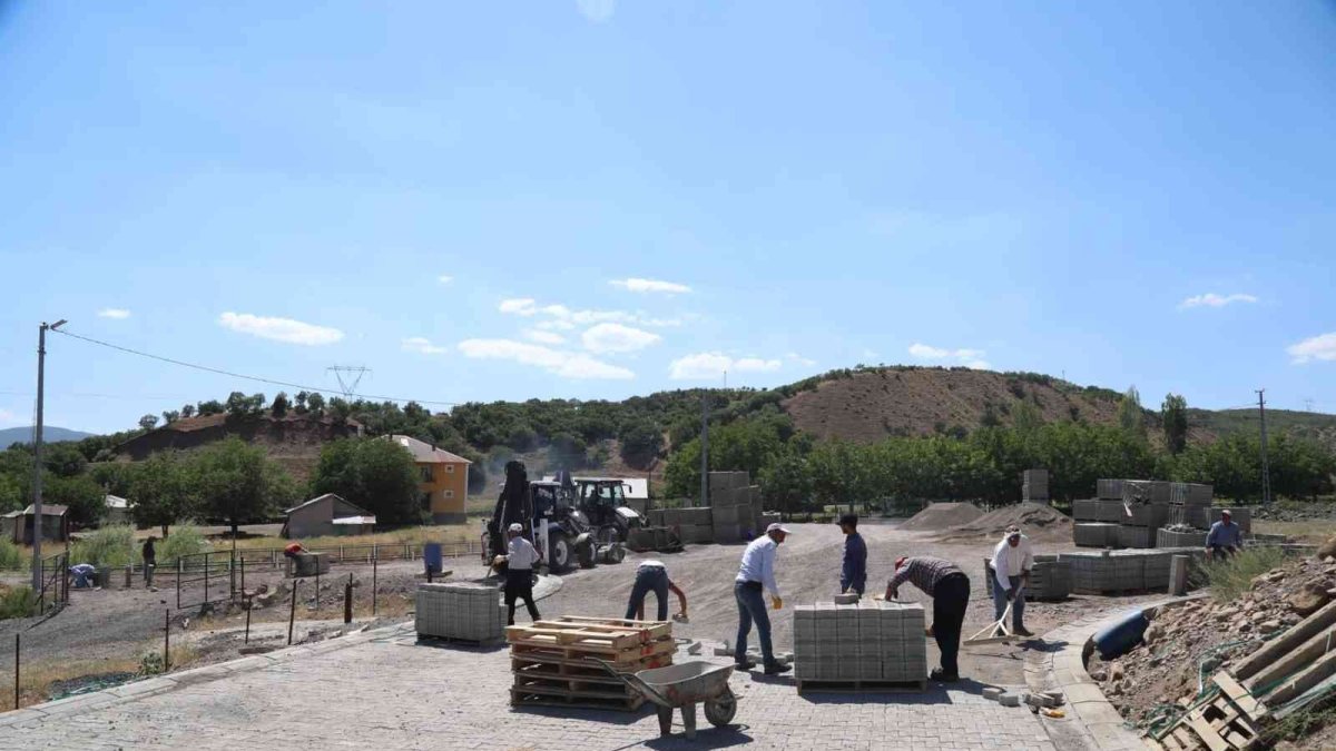 Bingöl'de üstyapı çalışmaları sürüyor