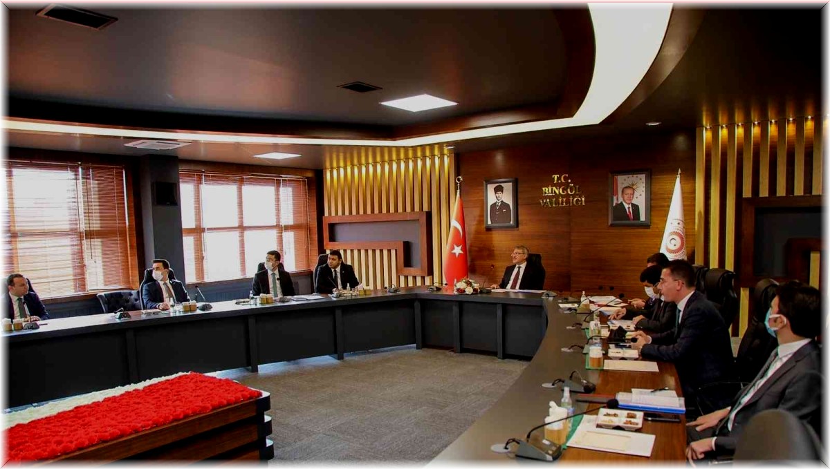Bingöl'de Vali Ekinci başkanlığında kaymakamlarla değerlendirme toplantısı gerçekleştirildi