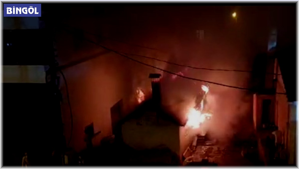 Bingöl'de yangın, iş yeri kullanılmaz hale geldi