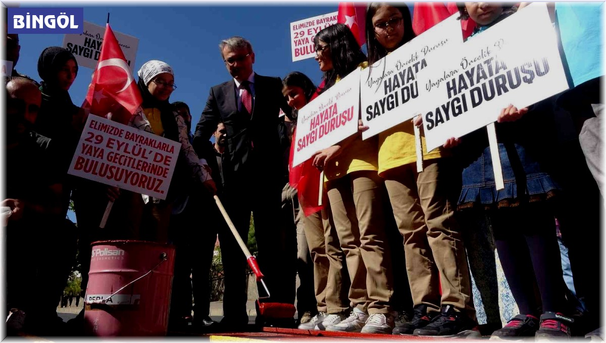 Bingöl'de 'Yayalara Öncelik Duruşu, Hayata Saygı Duruşu' uygulaması yapıldı