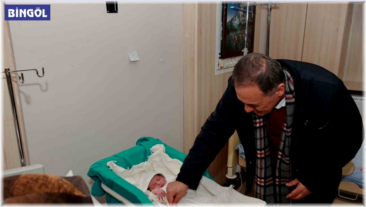 Bingöl'de yılın son bebeği ve yeni yılın ilk bebeği doğdu